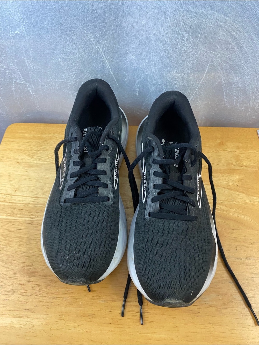 Brooks Glycerin 21 Black and White Women's Running Shoes - Size 9.5